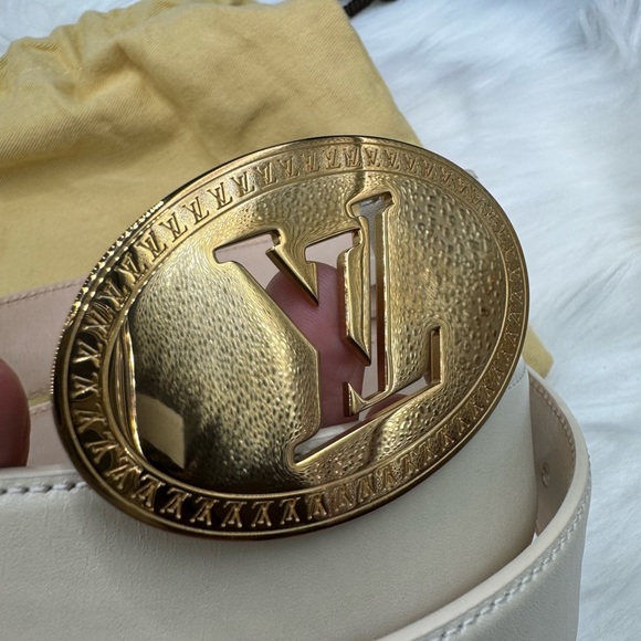 🌸SOLD🌸Louis Vuitton Cut Out Initiales Belt - Picture 14 of 15